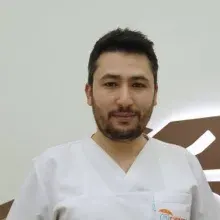 Dt. Veysel Demir — Diş Hekimi, Kayseri. Portre fotoğrafı.