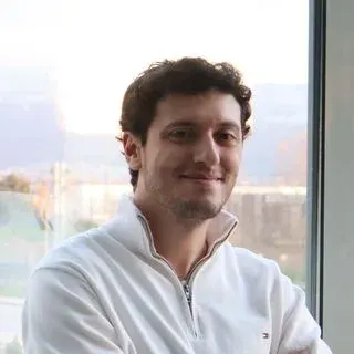Psk. Dan. Emre Taşdöndüren — Psikolojik Danışma ve Rehberlik, Antalya. Portre fotoğrafı.