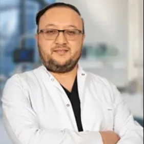 Dt. Serdar Göktürk — Diş Hekimi, İstanbul. Portre fotoğrafı.