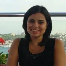 Uzm. Psk. Ayşem Yorulmaz Ulutaş — Psikoloji, İstanbul. Portre fotoğrafı.