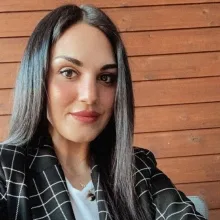 Psk. Özlem Dilan Saltık — Psikoloji, İstanbul. Portre fotoğrafı.