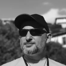 Dt. Selçuk Erdem — Diş Hekimi, İstanbul. Portre fotoğrafı.