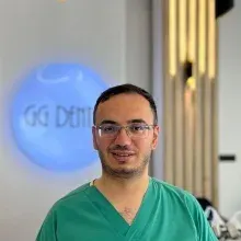 Dt. Rıza Yüce — Diş Hekimi, Bilecik. Portre fotoğrafı.