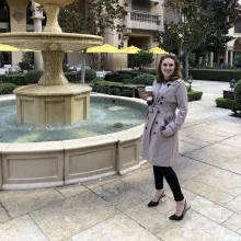 Dyt. Hande Şükran Guven — Diyetisyen, İzmir. Portre fotoğrafı.