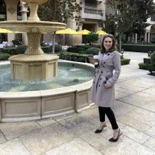 Dyt. Hande Şükran Guven — Diyetisyen, İzmir. Portre fotoğrafı.