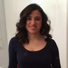 Dyt. Özge Karaarslan — Diyetisyen. Portre fotoğrafı.