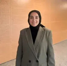 Dkt. Selma Duvarcı — Dil ve Konuşma Terapisi, İstanbul. Portre fotoğrafı.