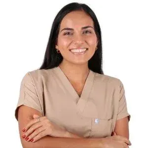 Dr. Dt. Ezgi Kaya — Ortodonti, Ataşehir, İstanbul. Portre fotoğrafı.