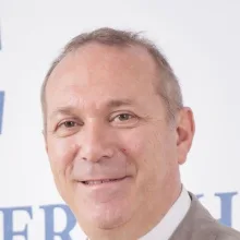 Op. Dr. Mahir Kenduşim — Göz Hastalıkları. Portre fotoğrafı.