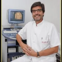 Op. Dr. Nezih Erdöl — Kadın Hastalıkları Ve Doğum, Eskişehir. Portre fotoğrafı.