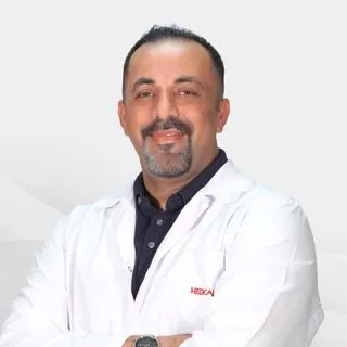 Uzm. Dr. Cem Çiçek — Çocuk Sağlığı Ve Hastalıkları, Karşıyaka, İzmir. Portre fotoğrafı.