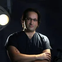 Op. Dr. Mahmut Uzut — Kulak Burun Boğaz, İstanbul. Portre fotoğrafı.