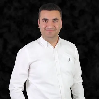 Kl. Psk. Dr. Kerem Çetinkaya — Psikoloji, İstanbul. Portre fotoğrafı.