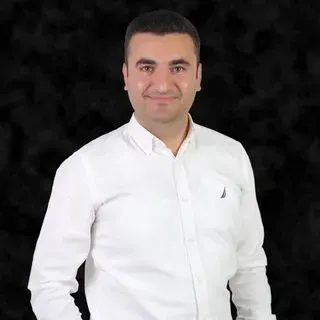Kl. Psk. Dr. Kerem Çetinkaya — Psikoloji, İstanbul. Portre fotoğrafı.