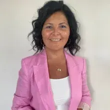 Doç. Dr. Şule Şahin Onat — Fiziksel Tıp Ve Rehabilitasyon, Ankara. Portre fotoğrafı.