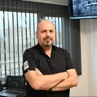 Dt. Muhammet Pasvanoğlu — Diş Hekimi, İzmit, Kocaeli. Portre fotoğrafı.