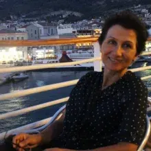 Uzm. Dr. Sevim Güler — Dermatoloji, Antalya. Portre fotoğrafı.