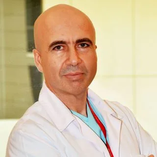 Prof. Dr. Ali Özgen — Radyoloji, Kadıköy, İstanbul. Portre fotoğrafı.