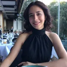 Psk. Ayça Attay — Psikoloji, İstanbul. Portre fotoğrafı.