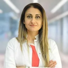 Op. Dr. Feray Aygül Alkan — Göz Hastalıkları, Yıldırım, Bursa. Portre fotoğrafı.