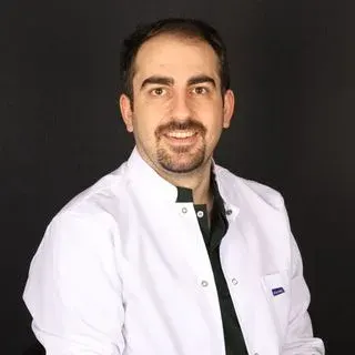 Uzm. Dt. Süleyman Kılavuz — Kayseri. Portre fotoğrafı.