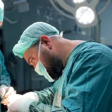 Doç. Dr. Kadir Özdamar — Kulak Burun Boğaz, Adana. Portre fotoğrafı.