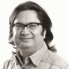 Prof. Dr. Kültegin Öğel — Psikiyatri. Portre fotoğrafı.