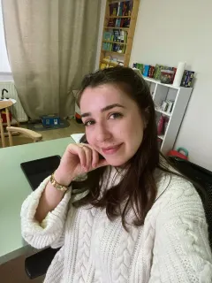 Dkt. Simay Özenbaş Yıldız profilinde yer alan galeri fotoğrafı.