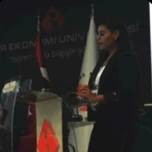 Psk. Fatma Öykü Gonca — Psikoloji, İzmir. Portre fotoğrafı.