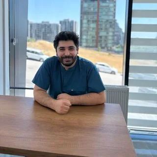 Dt. Arif Ahmet Polat — Diş Hekimi, Yenimahalle, Ankara. Portre fotoğrafı.