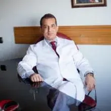 Dt. Bülent Sağlam — Diş Hekimi, Akdeniz, Mersin. Portre fotoğrafı.