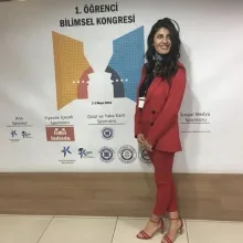 Psk. Emek Öykü Kaya — Psikoloji. Portre fotoğrafı.