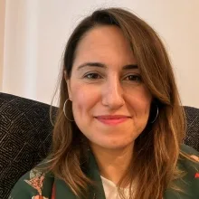 Uzm. Dr. Zeynep Şenkal — Psikiyatri, İstanbul. Portre fotoğrafı.