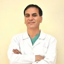 Op. Dr. Hüseyin Erbudak — Kulak Burun Boğaz. Portre fotoğrafı.