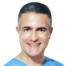 Op. Dr. Adem Özden — Kadın Hastalıkları Ve Doğum, İstanbul. Portre fotoğrafı.