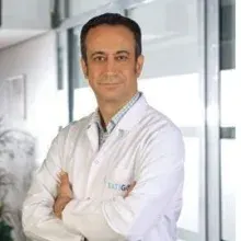 Op. Dr. Ayhan Önal — Göz Hastalıkları, Balçova, İzmir. Portre fotoğrafı.