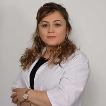 Dt. Zarina Musa — Diş Hekimi, Bursa. Portre fotoğrafı.