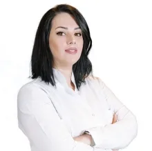 Op. Dr. Fariba Cafernejad Makuyi — Göz Hastalıkları, Ankara. Portre fotoğrafı.