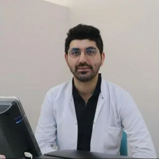 Uzm. Dr. Salih Sürün — Plastik rekonstrüktif ve estetik cerrahi, Bingöl. Portre fotoğrafı.