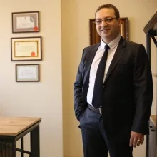 Doç. Dr. A. Tolga Eryılmaz — Ankara. Portre fotoğrafı.