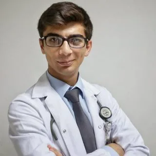 Op. Dr. Yavuz Emre Aktaşoğlu — Ortopedi Ve Travmatoloji. Portre fotoğrafı.