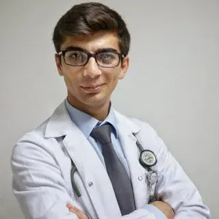 Op. Dr. Yavuz Emre Aktaşoğlu — Ortopedi Ve Travmatoloji. Portre fotoğrafı.