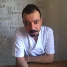 Dt. Doğan Yeşilçayır — Diş Hekimi. Portre fotoğrafı.