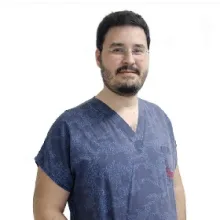 Uzm. Dr. Yasin Er — İzmir. Portre fotoğrafı.