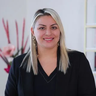 Kl. Psk. Ebru Özkurt Topçu — Adana. Portre fotoğrafı.