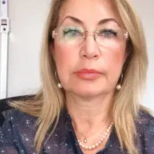 Dr. Mehlika Esin Dağsalı Çekmeceli — İstanbul. Portre fotoğrafı.