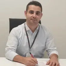 Doç. Dr. Berat Demir — Kulak Burun Boğaz, İstanbul. Portre fotoğrafı.