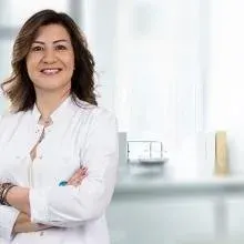 Doç. Dr. Ebru Sevinç Ok — Çiğli, İzmir. Portre fotoğrafı.