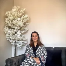 Psk. Sibel Çakaloğlu — Psikoloji, Manisa. Portre fotoğrafı.
