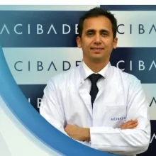 Doç. Dr. Ali Deniz — Kardiyoloji, Adana. Portre fotoğrafı.